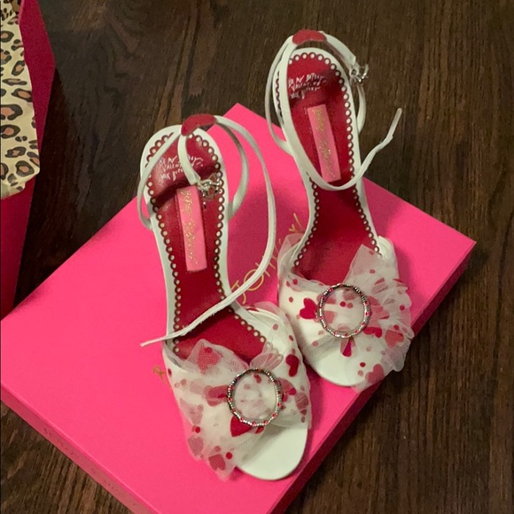 Betsy Johnson Valentine Sandal Heels - Picture 1 of 6